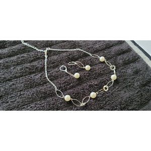 Necklace and earrings set